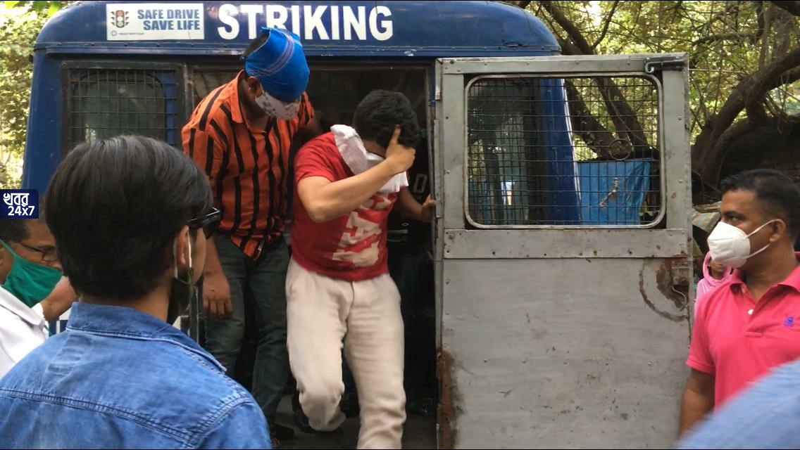 ঝাঁ-চকচকে স্পা সেন্টারে সার্ভিস নিতে গিয়ে পুলিশের জালে জনপ্রিয় অভিনেতা সৌগত ব্যানার্জি! ঝাঁ-চকচকে স্পা সেন্টারে সার্ভিস নিতে গিয়ে পুলিশের জালে জনপ্রিয় অভিনেতা সৌগত ব্যানার্জি!