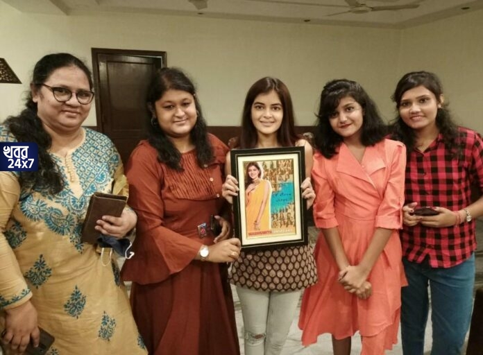 আজ মধুমিতার জন্মদিন, কাদের সঙ্গে অভিনেত্রী ভাগ করে নিলেন নিজের ‘স্পেশাল’ দিনটি! রইল ছবি আজ মধুমিতার জন্মদিন, কাদের সঙ্গে অভিনেত্রী ভাগ করে নিলেন নিজের ‘স্পেশাল’ দিনটি! রইল ছবি