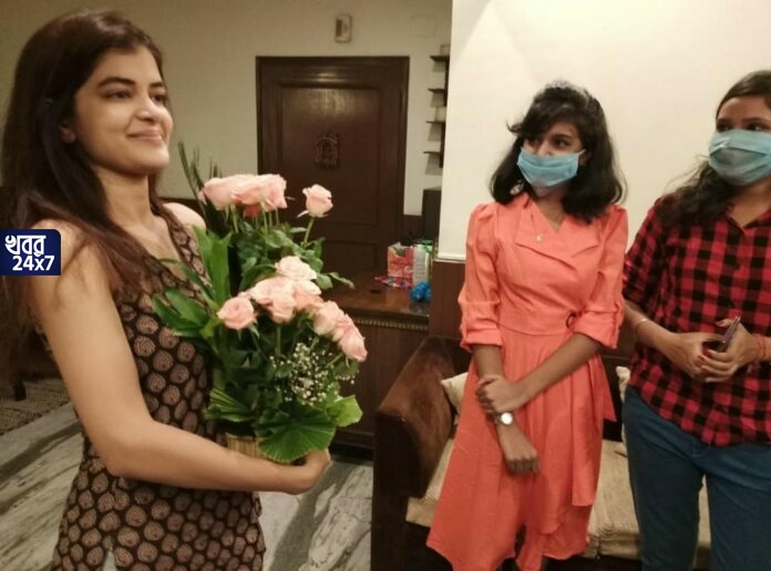 আজ মধুমিতার জন্মদিন, কাদের সঙ্গে অভিনেত্রী ভাগ করে নিলেন নিজের ‘স্পেশাল’ দিনটি! রইল ছবি আজ মধুমিতার জন্মদিন, কাদের সঙ্গে অভিনেত্রী ভাগ করে নিলেন নিজের ‘স্পেশাল’ দিনটি! রইল ছবি