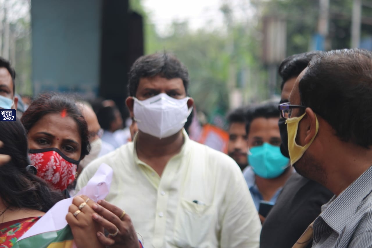 করোনা আক্রান্ত হয়ে পিতার মৃত্যু, তবু দলীয় কর্তব্যে অবিচল বিজেপি রাজ্য সাধারণ সম্পাদক সঞ্জয় সিং করোনা আক্রান্ত হয়ে পিতার মৃত্যু, তবু দলীয় কর্তব্যে অবিচল বিজেপি রাজ্য সাধারণ সম্পাদক সঞ্জয় সিং