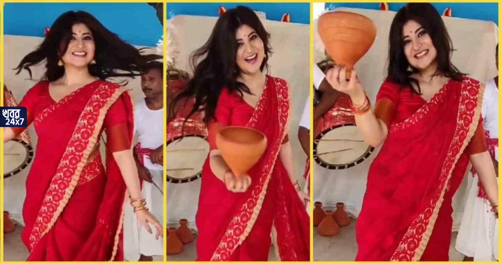 Sandipta Sen uploaded a video where she is dancing with Dhunuchi