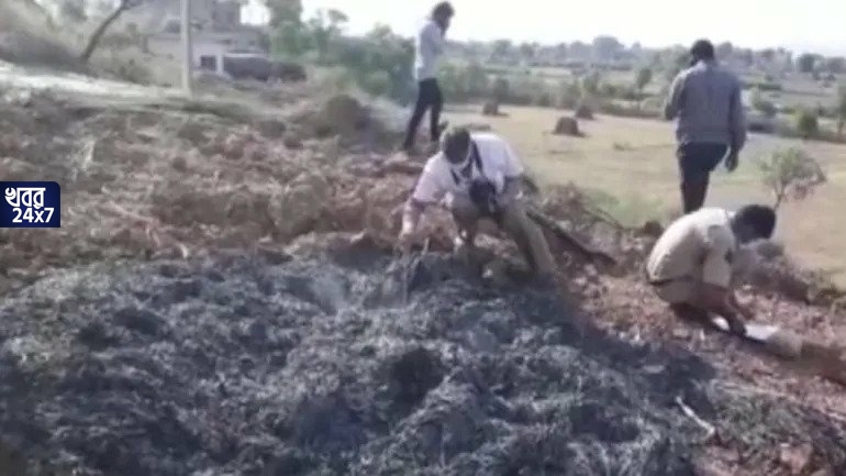 রাজস্থানের মন্দিরে জীবন্ত পুড়ে লাশ পুরোহিত! জমি বিবাদের জেরে গায়ে পেট্রোল ঢেলে খুন দুষ্কৃতীদের! রাজস্থানের মন্দিরে জীবন্ত পুড়ে লাশ পুরোহিত! জমি বিবাদের জেরে গায়ে পেট্রোল ঢেলে খুন দুষ্কৃতীদের!