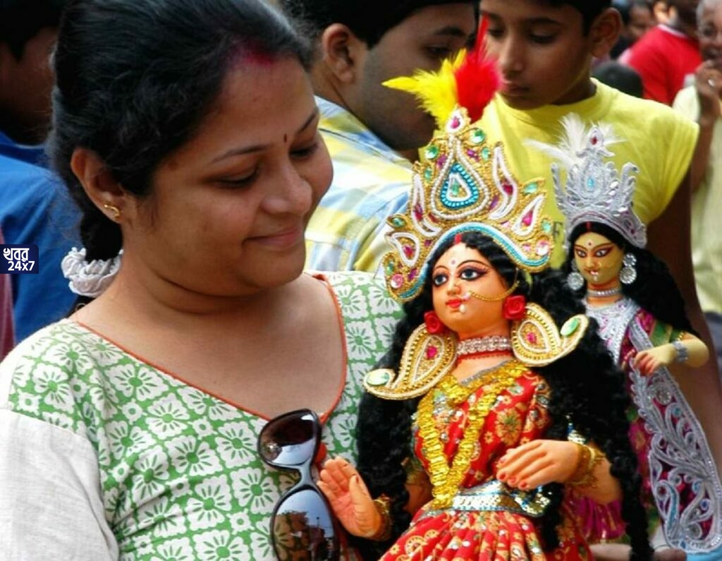 ধুমধামে লক্ষ্মী পুজোর আয়োজন বিজেপি মহিলা মোর্চার! চলছে নারকেল, তিলের নাড়ু বানানোর প্রস্তুতি ধুমধামে লক্ষ্মী পুজোর আয়োজন বিজেপি মহিলা মোর্চার! চলছে নারকেল, তিলের নাড়ু বানানোর প্রস্তুতি
