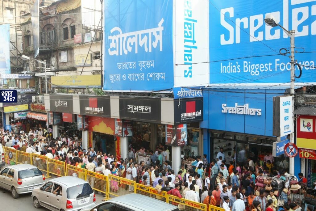করোনাকে কাঁচকলা দেখিয়ে শ্রীলেদার্সে জমিয়ে শপিং বাঙালির, ছবি দেখে আঁতকে উঠছেন বিশেষজ্ঞরা