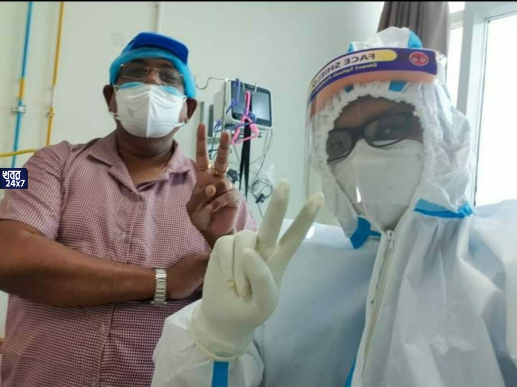 “ঢেঁকি স্বর্গে গেলেও ধান ভানে” রাতের পর রাত জেগে চিকিৎসকদের দেখাশোনায় খোদ করোনা আক্রান্ত নির্মল মাজি