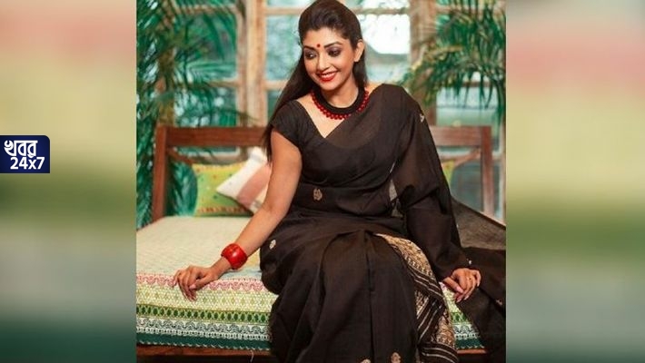 ‘চুল্লু ভর পানি মে ডুব মর’, কেন এমন কঠোর কথা শুনতে হল দেবলীনাকে ‘চুল্লু ভর পানি মে ডুব মর’, কেন এমন কঠোর কথা শুনতে হল দেবলীনাকে