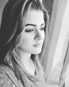 সিঁদুর নিয়ে বিতর্ক! রোশনের পরোক্ষ কটাক্ষের পরই সিঁদুর গায়েব শ্রাবন্তীর, ধরা দিলেন নতুন রূপে সিঁদুর নিয়ে বিতর্ক! রোশনের পরোক্ষ কটাক্ষের পরই সিঁদুর গায়েব শ্রাবন্তীর, ধরা দিলেন নতুন রূপে
