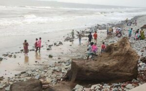 নিভারেই ভাগ্যলক্ষ্মী প্রাপ্তি, হঠাৎই সমুদ্রতটে মিলছে রাশি রাশি সোনা নিভারেই ভাগ্যলক্ষ্মী প্রাপ্তি, হঠাৎই সমুদ্রতটে মিলছে রাশি রাশি সোনা