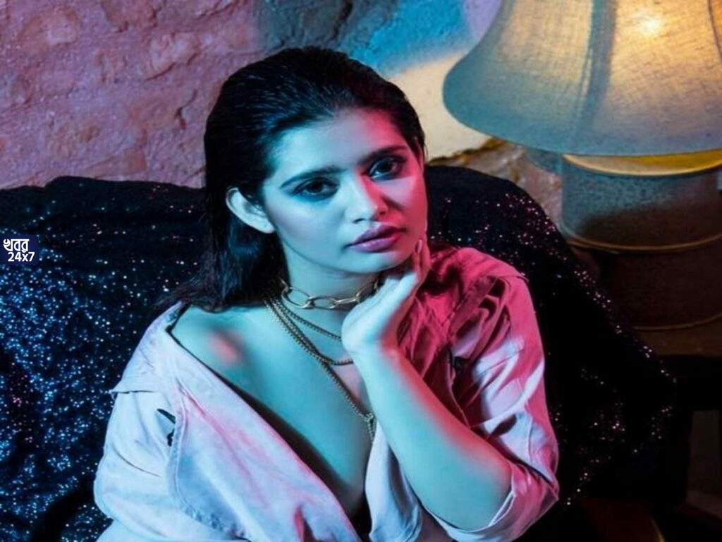 স্বচ্ছ আবরণে স্পষ্ট লাল অন্তর্বাস, ইয়টে শুয়ে পোজ দিয়ে উষ্ণতার খেলায় মাতলেন এনা স্বচ্ছ আবরণে স্পষ্ট লাল অন্তর্বাস, ইয়টে শুয়ে পোজ দিয়ে উষ্ণতার খেলায় মাতলেন এনা