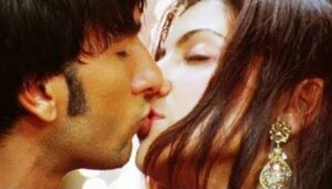 Kissing Scenes from Bollywood: বলিউডের কিছু জনপ্রিয় চুম্বন দৃশ্য যা আজও দর্শকের মনে গেঁথে রয়েছে Kissing Scenes from Bollywood: বলিউডের কিছু জনপ্রিয় চুম্বন দৃশ্য যা আজও দর্শকের মনে গেঁথে রয়েছে
