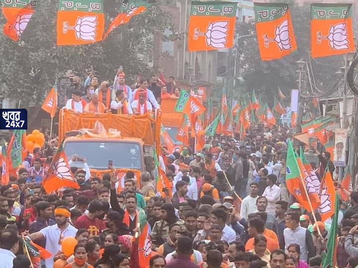 ক্রমশ দুর্বল হচ্ছে তৃণমূল! হাওড়ার যোগদান মেলায় একঝাঁক তৃণমূল কর্মী ঘাসফুল ছেড়ে পদ্মফুলে যোগ ক্রমশ দুর্বল হচ্ছে তৃণমূল! হাওড়ার যোগদান মেলায় একঝাঁক তৃণমূল কর্মী ঘাসফুল ছেড়ে পদ্মফুলে যোগ
