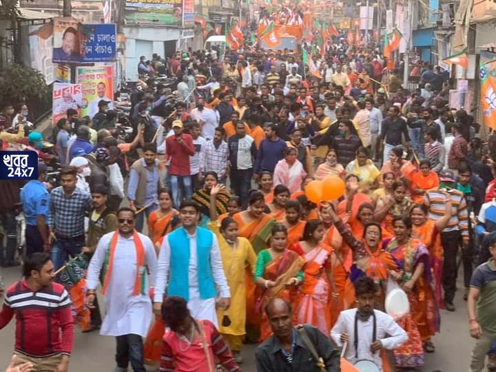 ক্রমশ দুর্বল হচ্ছে তৃণমূল! হাওড়ার যোগদান মেলায় একঝাঁক তৃণমূল কর্মী ঘাসফুল ছেড়ে পদ্মফুলে যোগ ক্রমশ দুর্বল হচ্ছে তৃণমূল! হাওড়ার যোগদান মেলায় একঝাঁক তৃণমূল কর্মী ঘাসফুল ছেড়ে পদ্মফুলে যোগ