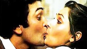 Kissing Scenes from Bollywood: বলিউডের কিছু জনপ্রিয় চুম্বন দৃশ্য যা আজও দর্শকের মনে গেঁথে রয়েছে Kissing Scenes from Bollywood: বলিউডের কিছু জনপ্রিয় চুম্বন দৃশ্য যা আজও দর্শকের মনে গেঁথে রয়েছে