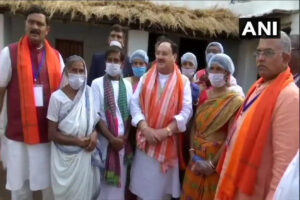 আজ কৃষকের বাড়িতে মধ্যাহ্নভোজন সারলেন নাড্ডা, কেন্দ্রীয় নেতার তৃপ্তিতেই খুশি কৃষক পরিবার আজ কৃষকের বাড়িতে মধ্যাহ্নভোজন সারলেন নাড্ডা, কেন্দ্রীয় নেতার তৃপ্তিতেই খুশি কৃষক পরিবার