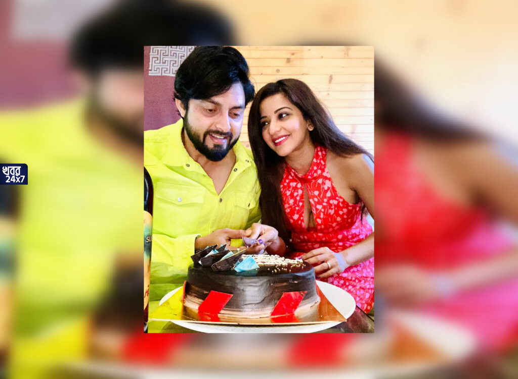 লাল পোশাকে স্পষ্ট বক্ষযুগল, জমিয়ে বিবাহবার্ষিকী পালন করলেন মোনালিসা! লাল পোশাকে স্পষ্ট বক্ষযুগল, জমিয়ে বিবাহবার্ষিকী পালন করলেন মোনালিসা!
