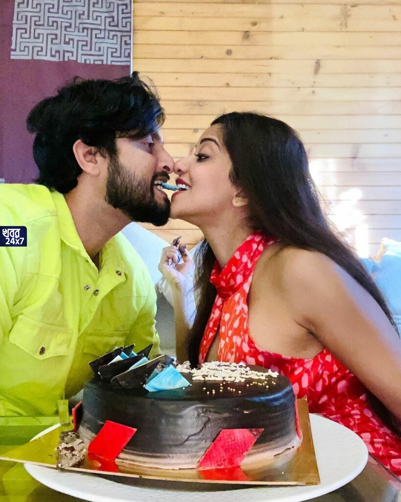 লাল পোশাকে স্পষ্ট বক্ষযুগল, জমিয়ে বিবাহবার্ষিকী পালন করলেন মোনালিসা! লাল পোশাকে স্পষ্ট বক্ষযুগল, জমিয়ে বিবাহবার্ষিকী পালন করলেন মোনালিসা!