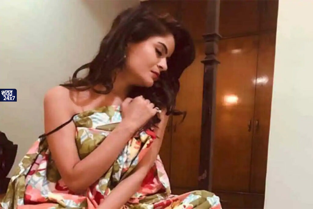 পর্ন ভিডিও শুট করতে গিয়ে ধরা পড়লেন ‘গান্দি বাত’ খ্যাত গহনা বশিষ্ঠ, গ্রেফতার নায়িকা-সহ ৫
