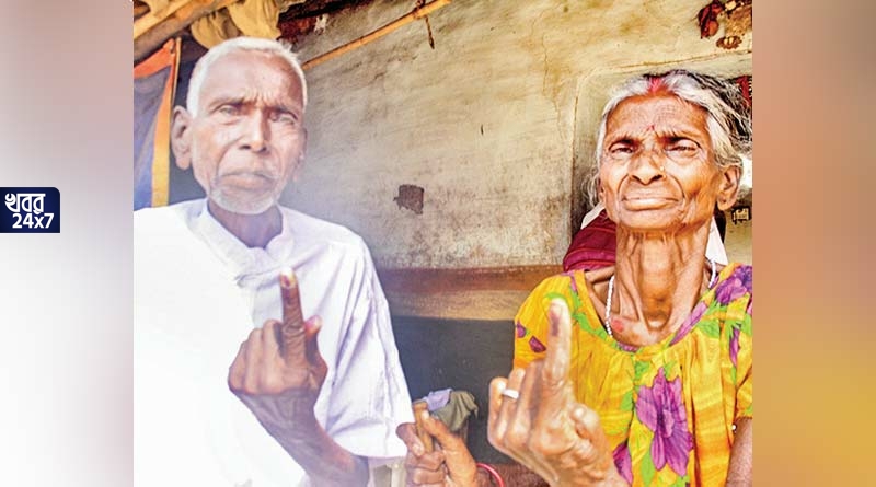 দলবদলের জোয়ারে ছেলের হত্যাকারী আজ বিজেপি শিবিরে! শুধু দলকে ভালোবেসে পদ্ম চিহ্নে ভোট দিলেন বৃদ্ধ বাবা-মা