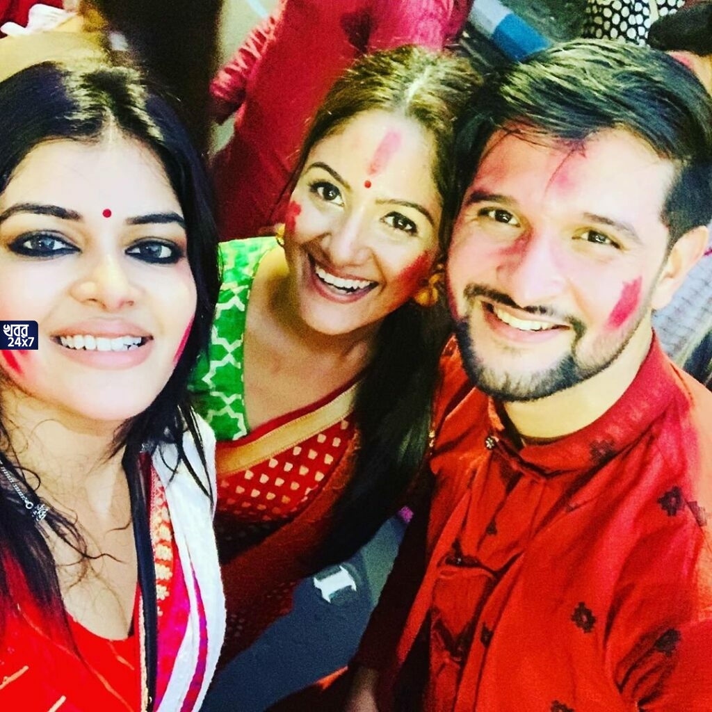 নীল-তৃণার সঙ্গে জমিয়ে পার্টি করলেন মধুমিতা, হুল্লোড়-মজায় জমজমাট আড্ডা