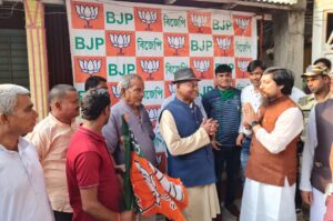 প্রার্থী তালিকা ঘোষণার পরই ধাক্কা শাসক শিবিরে, বিজেপিতে যোগ দিলেন তৃণমূলের প্রভাবশালী যুব নেতা সহ আরও ৫০ জন