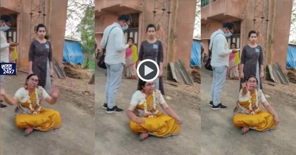 প্রচারের সময় নাকি বাঁশ দিয়ে খোঁচা দিয়েছে বিজেপি! প্রতিবাদে রাস্তায় বসে উত্তাল হুমকি তৃণমূল প্রার্থীর প্রচারের সময় নাকি বাঁশ দিয়ে খোঁচা দিয়েছে বিজেপি! প্রতিবাদে রাস্তায় বসে উত্তাল হুমকি তৃণমূল প্রার্থীর