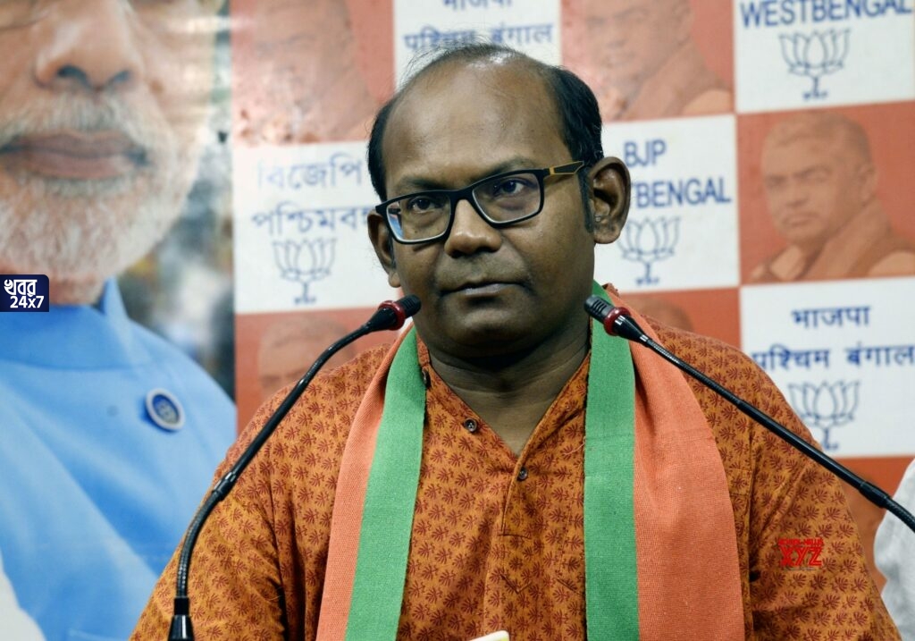 WB Election 2021: ‘বেশি খেলতে যেও না, শীতলকুচির খেলা খেলে দেব’, বিস্ফোরক মন্তব্য করে বিতর্কে জড়ালেন বিজেপি প্রার্থী সায়ন্তন বসু WB Election 2021: ‘বেশি খেলতে যেও না, শীতলকুচির খেলা খেলে দেব’, বিস্ফোরক মন্তব্য করে বিতর্কে জড়ালেন বিজেপি প্রার্থী সায়ন্তন বসু