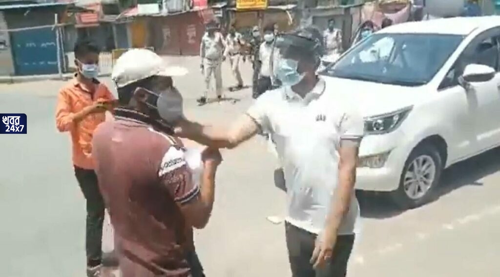 যুবককে থাপ্পড় মারার জের, অপসারিত হলেন ডিসট্রিক্ট কালেক্টর! যুবকের পরিবারের কাছে ক্ষমাপ্রার্থী মুখ্যমন্ত্রী