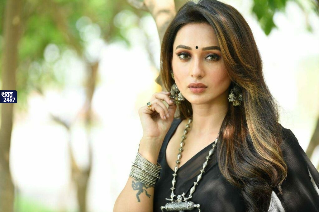 আশার আলো খুঁজছেন মিমি, প্রিয়জনের শরীর খারাপে মানসিকভাবে বিধ্বস্ত অভিনেত্রী