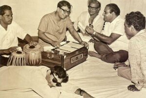 ভারতীয় সঙ্গীত জগতের অসামান্য স্রষ্টা, ৮৪তম জন্মবার্ষিকীতে শ্রদ্ধাজ্ঞাপন আর ডি বর্মণকে ভারতীয় সঙ্গীত জগতের অসামান্য স্রষ্টা, ৮৪তম জন্মবার্ষিকীতে শ্রদ্ধাজ্ঞাপন আর ডি বর্মণকে