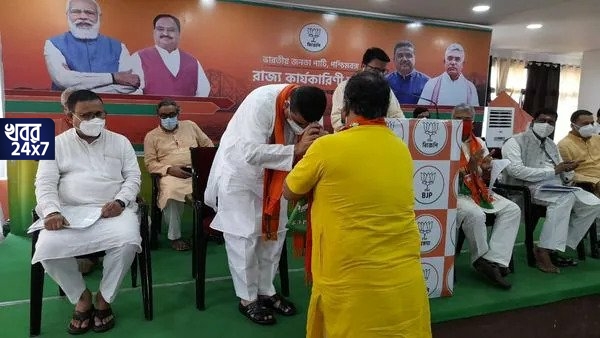 নামেই কার্যকারিণী বৈঠক, বৈঠকে কিছু বলার সুযোগই পেলেন না বিজেপির রাজ্য নেতারা নামেই কার্যকারিণী বৈঠক, বৈঠকে কিছু বলার সুযোগই পেলেন না বিজেপির রাজ্য নেতারা