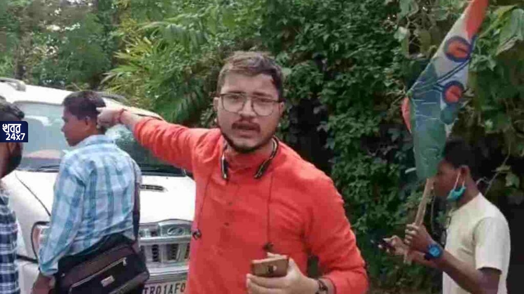 ‘আমাদের সবার পকেটে ব্লেড রয়েছে’, ত্রিপুরার পুলিশকে শাসানি দেবাংশুর, তুমুল ভাইরাল সেই ভিডিও ‘আমাদের সবার পকেটে ব্লেড রয়েছে’, ত্রিপুরার পুলিশকে শাসানি দেবাংশুর, তুমুল ভাইরাল সেই ভিডিও