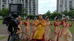 পরনে রংচঙে শার্ট, মাথায় টুপি, কখনও বা পাঞ্জাবী, এমন অবতারে কী করছেন ‘কালারফুল’ মদন মিত্র? পরনে রংচঙে শার্ট, মাথায় টুপি, কখনও বা পাঞ্জাবী, এমন অবতারে কী করছেন ‘কালারফুল’ মদন মিত্র?