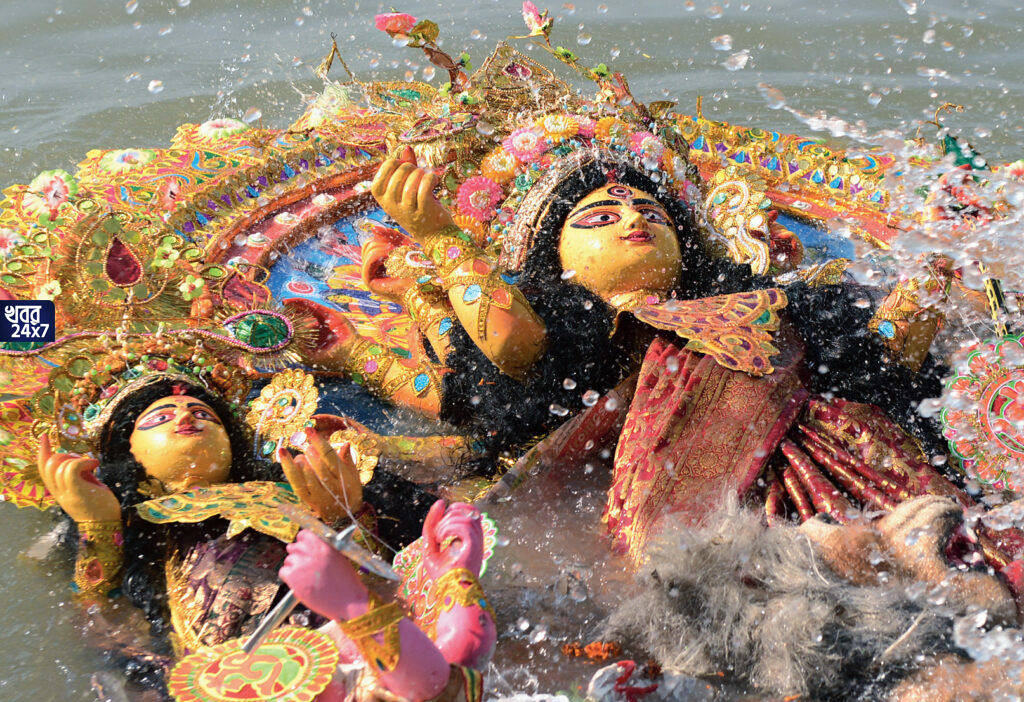 বিজয় দশমীর শুভক্ষণে এই কাজগুলি করলে দূর হবে অর্থাভাব! জেনে নিন, কোন কাজ করলে উন্নতির পথ প্রশস্ত হবে