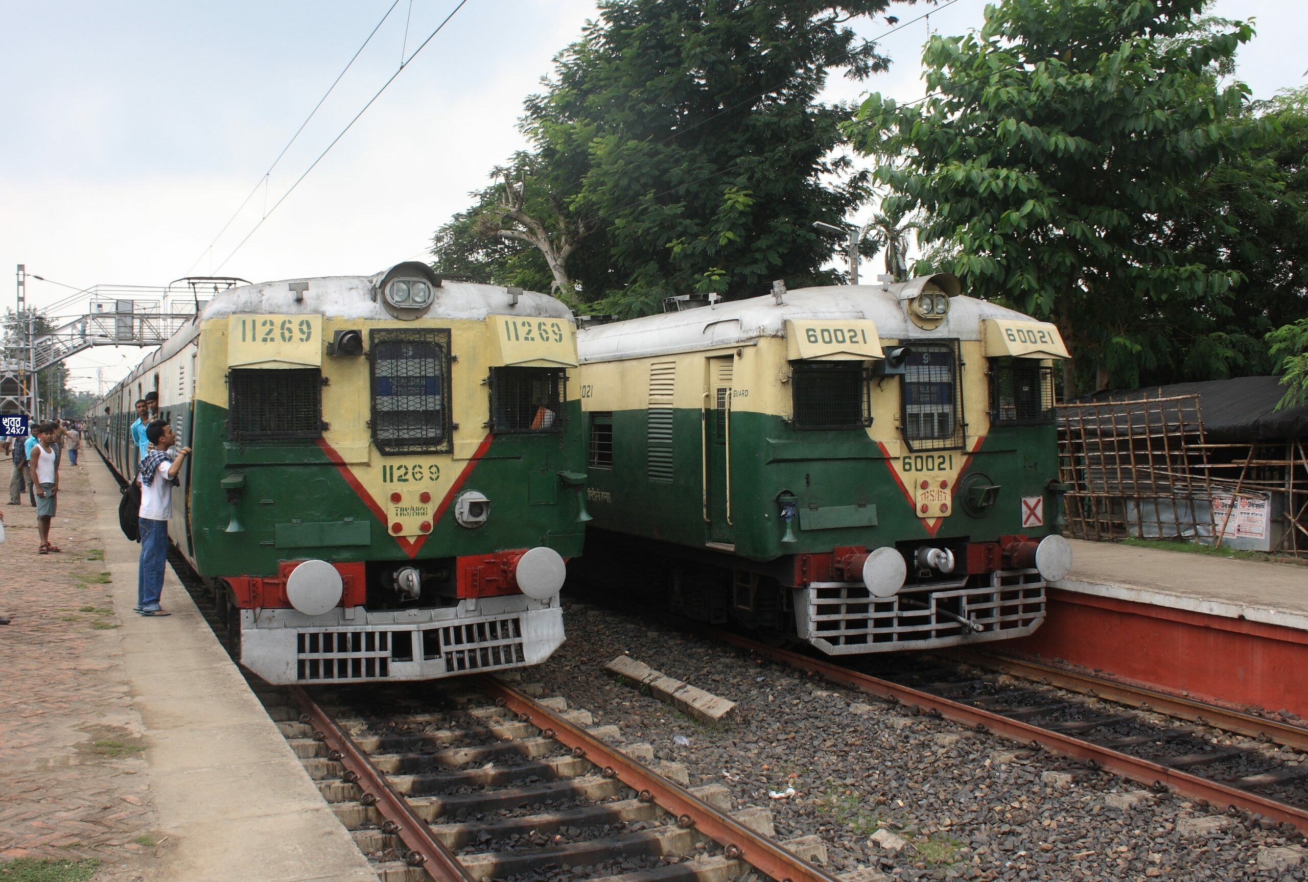 Several Local Trains Have Been Canceled, Local Trains, cancel, Sealdah Division, daily passengers, problems