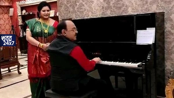 বৈশাখীর ‘তা তা থৈ থৈ’-এর পর এবার শোভনের টুংটাং, পিয়ানোয় সুর তুললেন প্রাক্তন মেয়র, খেলেন বান্ধবীর মিষ্টি বকুনিও বৈশাখীর ‘তা তা থৈ থৈ’-এর পর এবার শোভনের টুংটাং, পিয়ানোয় সুর তুললেন প্রাক্তন মেয়র, খেলেন বান্ধবীর মিষ্টি বকুনিও