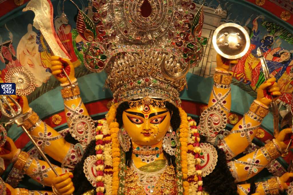স্মৃতির পুজো! কোনও জৌলুস-আড়ম্বরহীন কলকাতার এই পুজোর থিম ‘ভোট পরবর্তী হিংসা’ স্মৃতির পুজো! কোনও জৌলুস-আড়ম্বরহীন কলকাতার এই পুজোর থিম ‘ভোট পরবর্তী হিংসা’