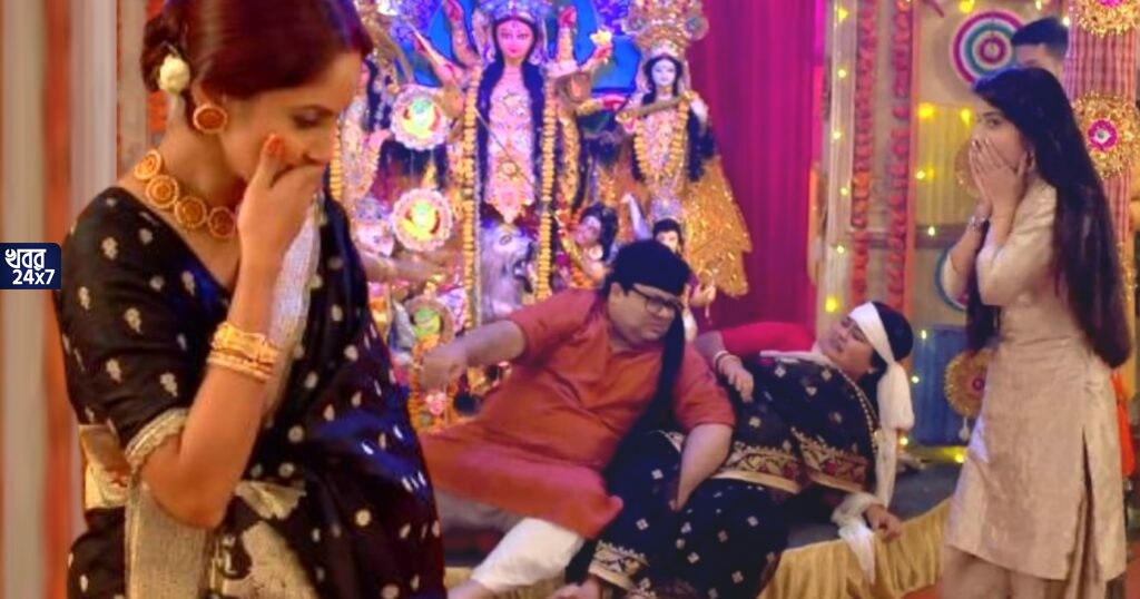 মোষ আর হাতির হাতাহাতি খড়কুটোয়! 'কাঞ্চি রে কাঞ্চি' গানে নাচ প্র্যাকটিস করতে গিয়ে পুটু পিসির ঘাড়ে পড়ে গেল পটকা! মজা নিল ভক্তরা মোষ আর হাতির হাতাহাতি খড়কুটোয়! 'কাঞ্চি রে কাঞ্চি' গানে নাচ প্র্যাকটিস করতে গিয়ে পুটু পিসির ঘাড়ে পড়ে গেল পটকা! মজা নিল ভক্তরা