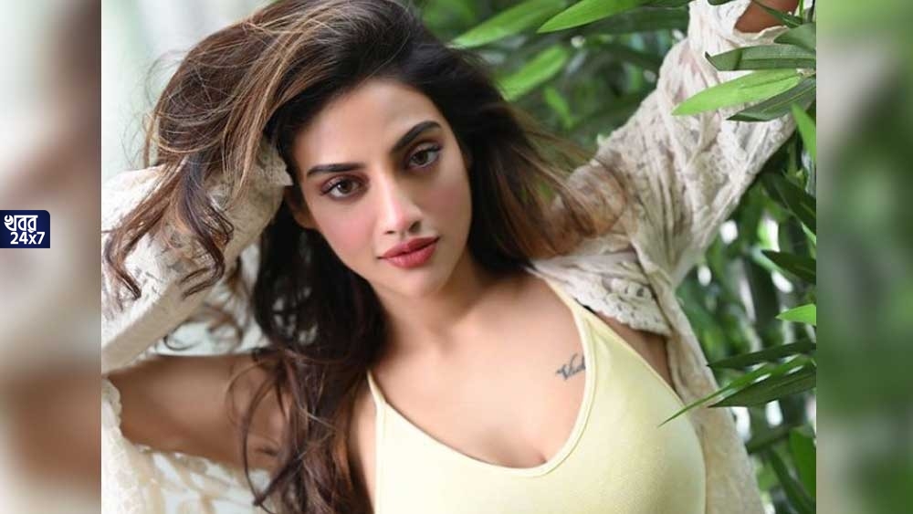 সিঁথি ভর্তি সিঁদুর, আলতা শাখা পলা পরে স্বামী যশের সঙ্গে দুর্গাপুজোয় জমিয়ে আনন্দ করলেন নুসরাত ছোট্ট ছেলেকে ফেলে রেখে! 'মুসলিম হয়ে দুধের শিশুকে ফেলে রেখে এত ঢং করো কী করে?', তাজ্জব নেটিজেনরা