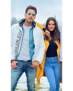 আর লুকোছাপা নেই, হাতে হাত রেখে ভূস্বর্গ কাশ্মীরে প্রেমের উষ্ণতা বৃদ্ধি করছেন নুসরত জাহান এবং যশ দাশগুপ্ত!