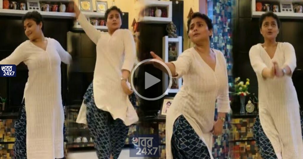 ক্যান্সার কেড়েছে অর্ধেক ফুসফুস তবুও নিজেকে ভালো রাখার সাথে মায়ের আব্দার রাখতে নাচলেন ঐন্দ্রিলা শর্মা! ক্যান্সার কেড়েছে অর্ধেক ফুসফুস তবুও নিজেকে ভালো রাখার সাথে মায়ের আব্দার রাখতে নাচলেন ঐন্দ্রিলা শর্মা!