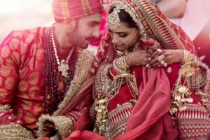 "রণবীরের সাথে বিয়ের আগে আমার কাছে বোরখা পরে আসতে হবে!"দীপিকা পাড়ুকোনের উদ্দেশ্যে এমন বার্তা ছিল সব্যসাচীর