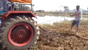 স্টেজ শো নেই, তাই ট্র্যাক্টর নিয়ে চাষ করছেন গায়ক শিলাজিৎ