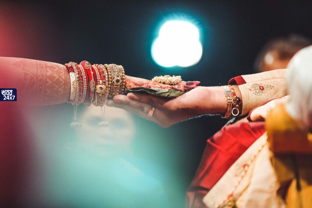 ফেসবুক, ইনস্টাগ্রাম ব্যবহারে বাধা শ্বশুরবাড়ির লোকজনের, বিয়ের ১৫ দিনের মধ্যে স্বামীকে ছেড়ে বাপেরবাড়ি চলে গেলেন নববধূ ফেসবুক, ইনস্টাগ্রাম ব্যবহারে বাধা শ্বশুরবাড়ির লোকজনের, বিয়ের ১৫ দিনের মধ্যে স্বামীকে ছেড়ে বাপেরবাড়ি চলে গেলেন নববধূ