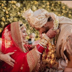 হয়ে গেল রাজকীয় বিয়ে, দেখুন নবদম্পতি ভিকি ক্যাটরিনার বিয়ের এক্সক্লুসিভ ছবি!