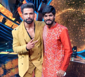 একসময় ইন্ডিয়ান আইডলে গান গেয়ে করেছিলেন প্রচুর সুনাম! এখন দিন কাটছে অভাবের মধ্যে,জানুন এই ব্যক্তির জীবন কাহিনী