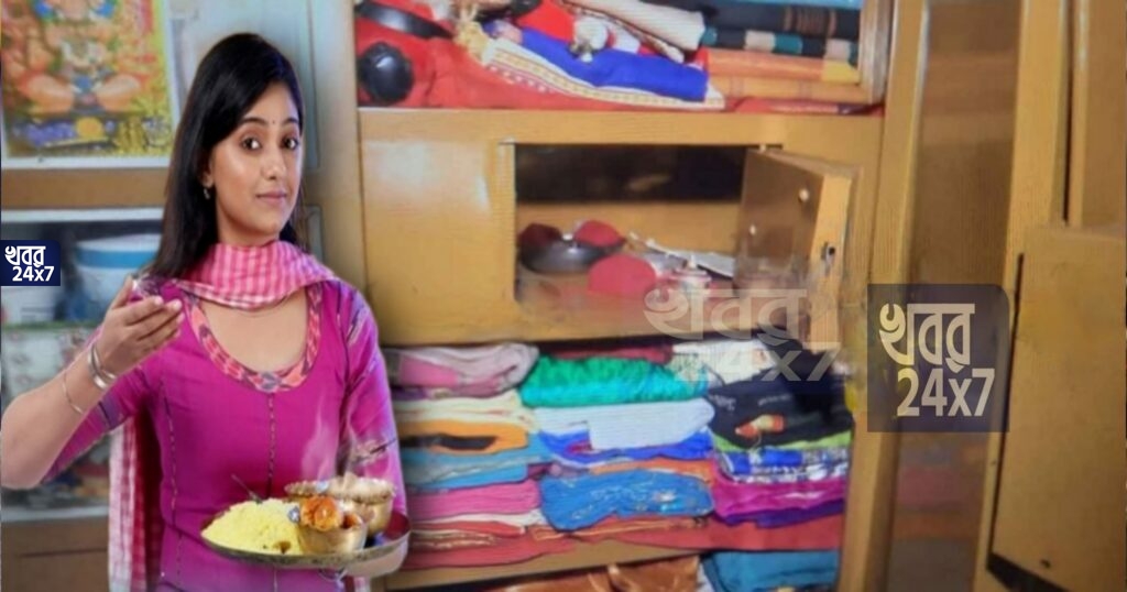 খুকুমণি হোম ডেলিভারি দেখতে ব্যস্ত বাড়ির সকলে, ছাদ দিয়ে চোর এসে ফাঁকা করে দিল ঘর! নিয়ে গেল লক্ষাধিক টাকার সোনা গয়না খুকুমণি হোম ডেলিভারি দেখতে ব্যস্ত বাড়ির সকলে, ছাদ দিয়ে চোর এসে ফাঁকা করে দিল ঘর! নিয়ে গেল লক্ষাধিক টাকার সোনা গয়না