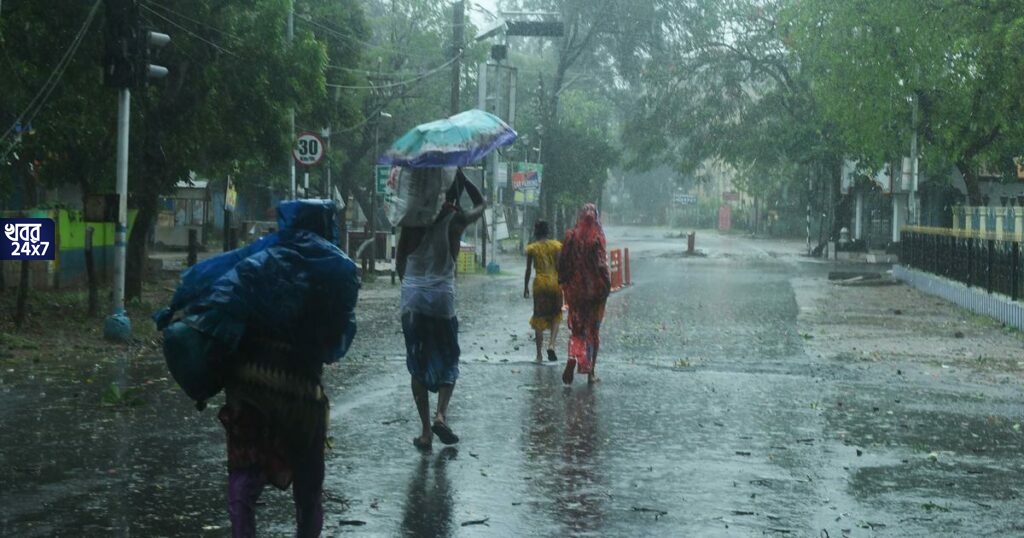 Weather: ফের নিম্নচাপের সম্ভাবনা, নতুন সপ্তাহে টানা বৃষ্টির পূর্বাভাস বাংলায় — কোন দিন থেকে বাড়বে দুর্যোগ?