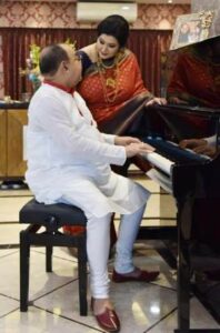 ফের রোম্যান্টিক মুডে শোভন-বৈশাখী, বাঙালির প্রেম দিবসের আগের রাতে রোম্যান্সে মাতলেন তারকাজুটি