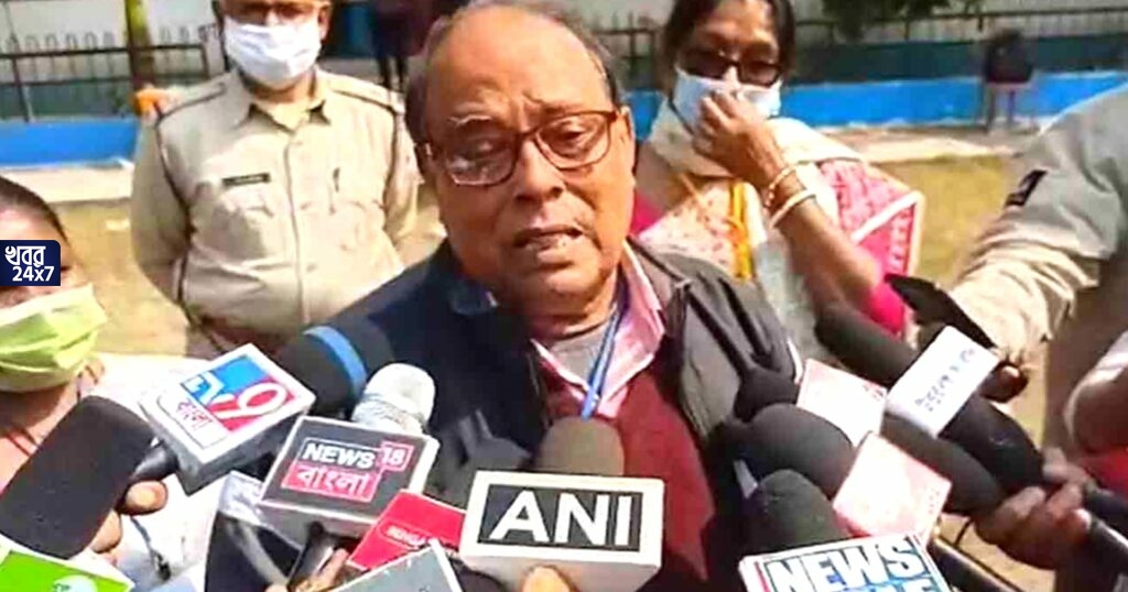 ভোট দিতে এসে আবেগপ্রবণ বাম প্রার্থী, সাংবাদিকদের মুখোমুখি হয়ে কেঁদে ফেললেন অশোক ভট্টাচার্য