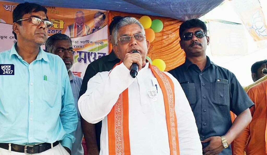 পুলিশে কোনও ভরসা নেই, কাঁচা বাঁশ কেটে রাখছে বিজেপি, পুরভোটের আগে দিলীপ ঘোষের এহেন মন্তব্যে সরগরম রাজ্য রাজনীতি